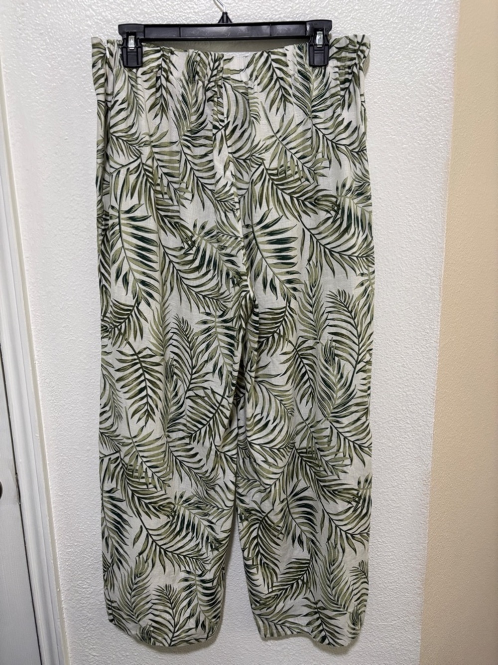 Tahari Linen Cropped Pants White Green Leaf Print 100% Linen Size Large Side Zip - Picture 2 of 11